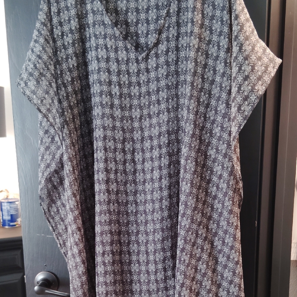 Elegant Black and White Patterned Tunic